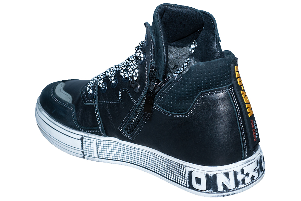 вид обуви слева