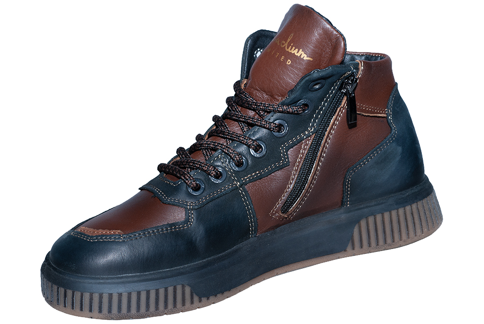 вид обуви слева