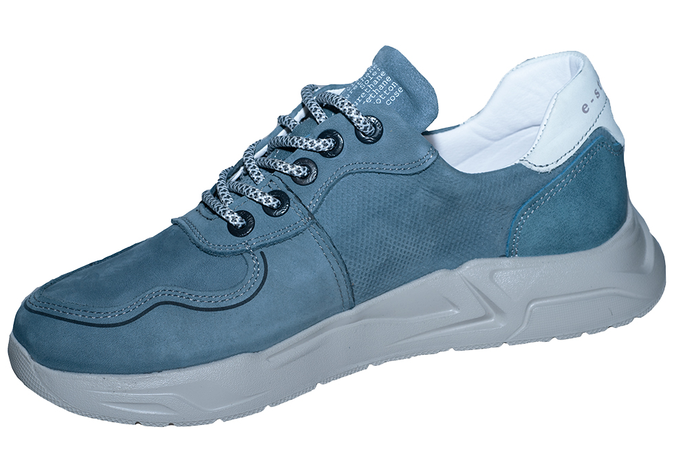 вид обуви слева